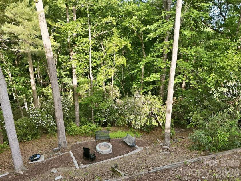 89 Dallas Drive, Hendersonville, NC 28739.  MLS# CAR4374123, YatesRealty ID 19007. 