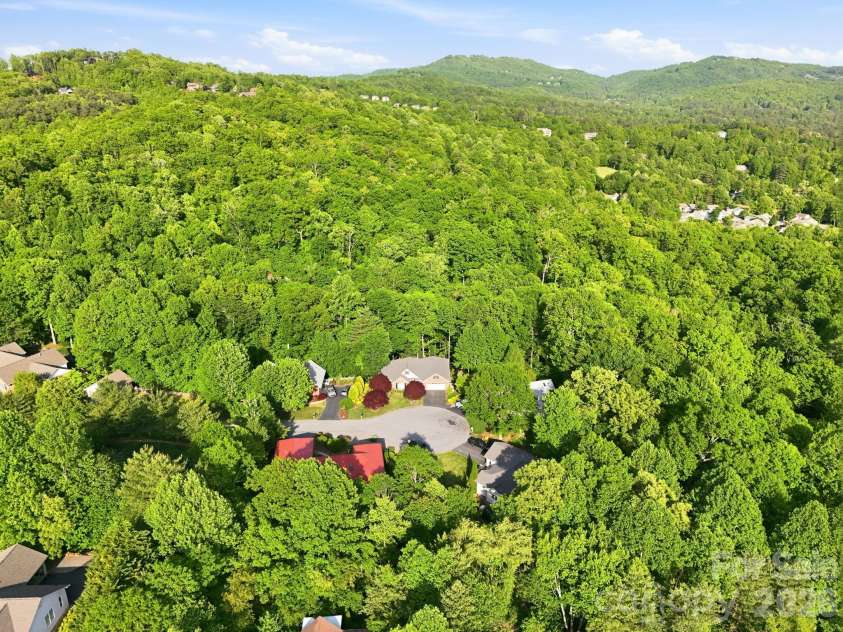 89 Dallas Drive, Hendersonville, NC 28739.  MLS# CAR4374123, YatesRealty ID 19007. 