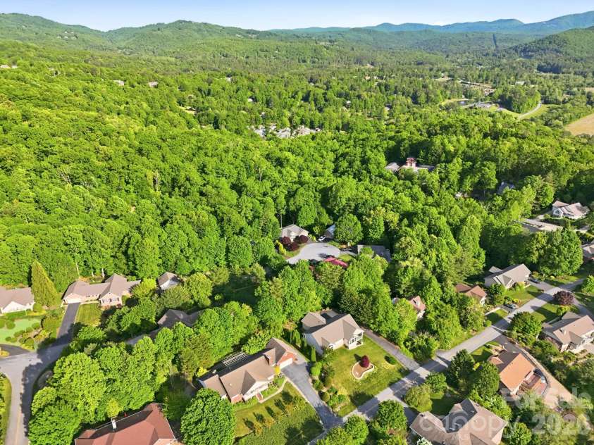 89 Dallas Drive, Hendersonville, NC 28739.  MLS# CAR4374123, YatesRealty ID 19007. 