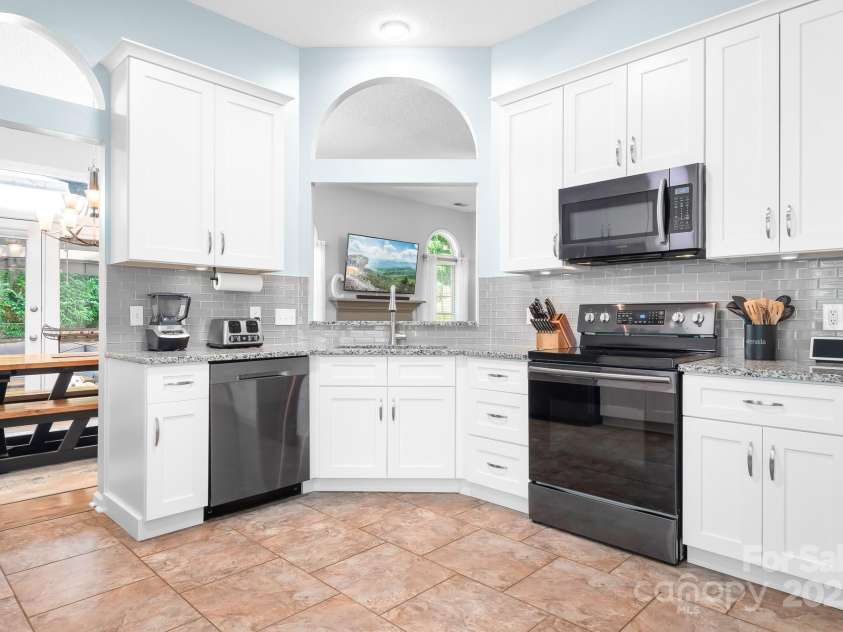 5400 Groveton Court, Charlotte, NC 28269.  MLS# CAR4267360, YatesRealty ID 19008. 