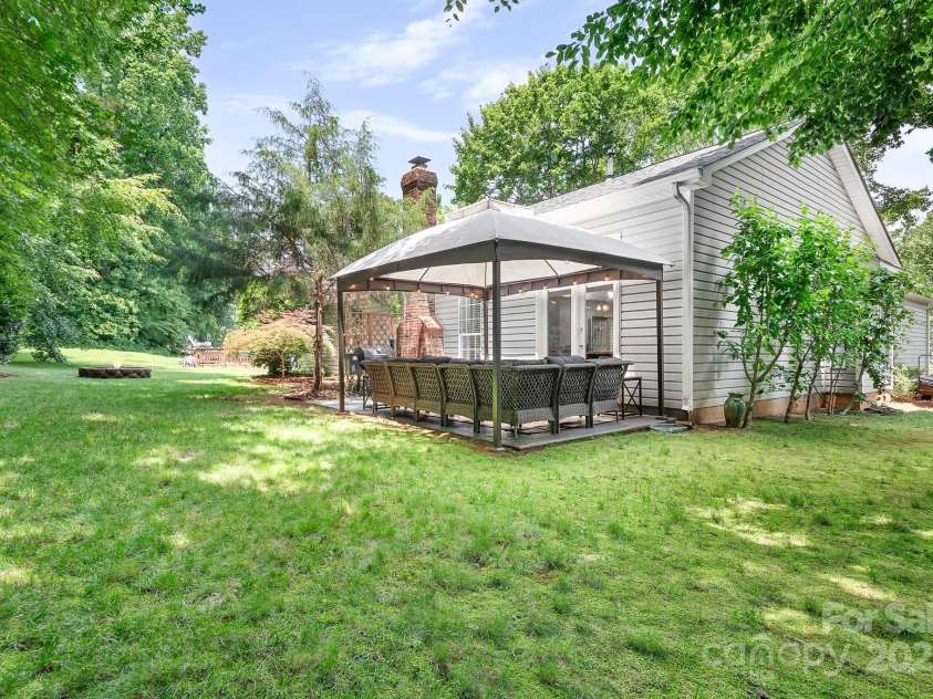 5400 Groveton Court, Charlotte, NC 28269.  MLS# CAR4267360, YatesRealty ID 19008. 