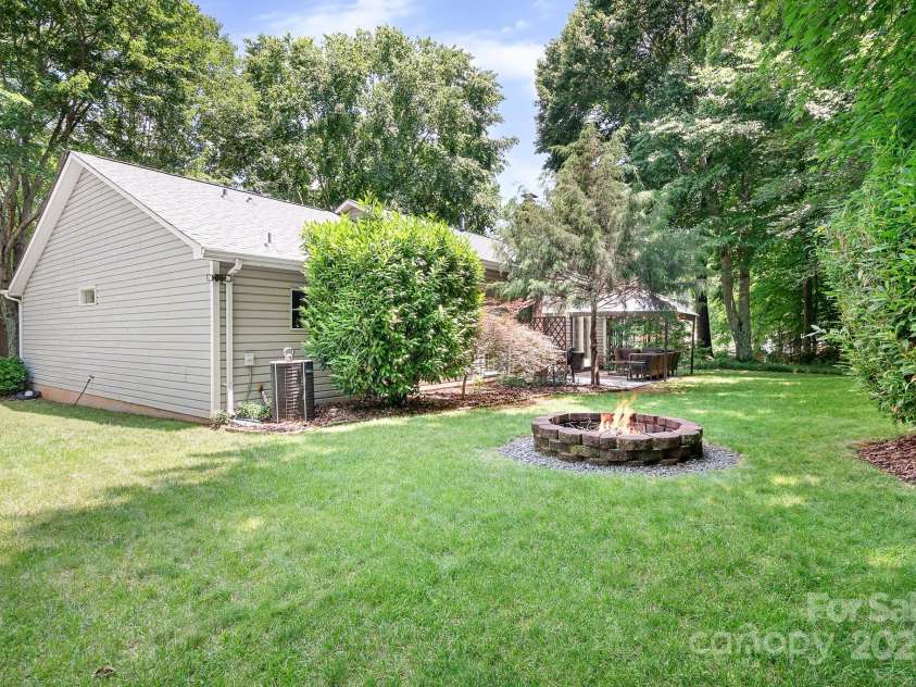 5400 Groveton Court, Charlotte, NC 28269.  MLS# CAR4267360, YatesRealty ID 19008. 