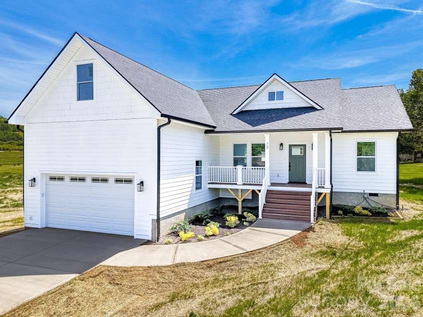 72 Canary Lane, Hendersonville, NC 28792.  MLS# CAR4364304, YatesRealty ID 19008. 