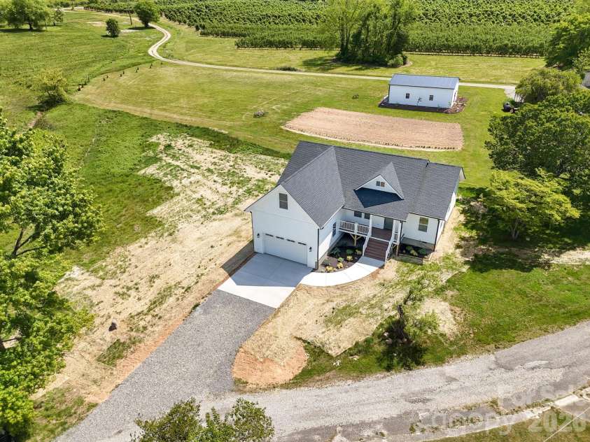 72 Canary Lane, Hendersonville, NC 28792.  MLS# CAR4364304, YatesRealty ID 19008. 