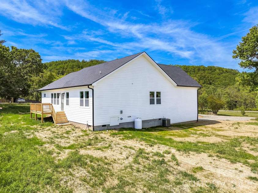 72 Canary Lane, Hendersonville, NC 28792.  MLS# CAR4364304, YatesRealty ID 19008. 