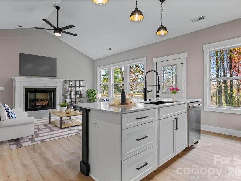 72 Canary Lane, Hendersonville, NC 28792.  MLS# CAR4364304, YatesRealty ID 19008. 