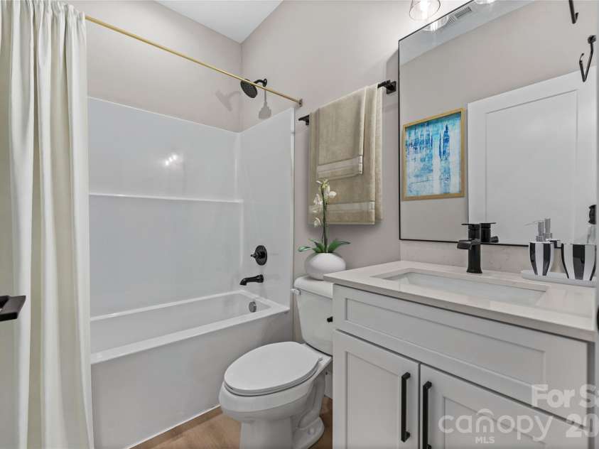 72 Canary Lane, Hendersonville, NC 28792.  MLS# CAR4364304, YatesRealty ID 19008. 
