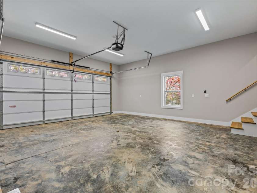 72 Canary Lane, Hendersonville, NC 28792.  MLS# CAR4364304, YatesRealty ID 19008. 