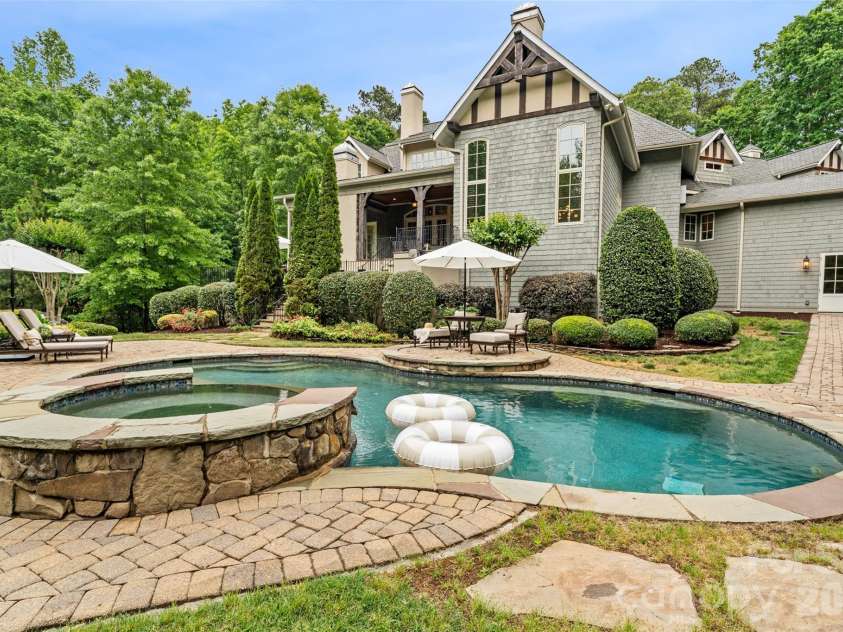 9105 Island Point Road, Charlotte, NC 28278.  MLS# CAR4329226, YatesRealty ID 19009. 