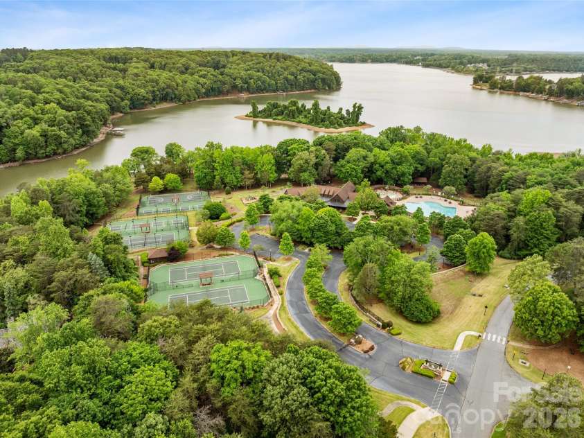 9105 Island Point Road, Charlotte, NC 28278.  MLS# CAR4329226, YatesRealty ID 19009. 