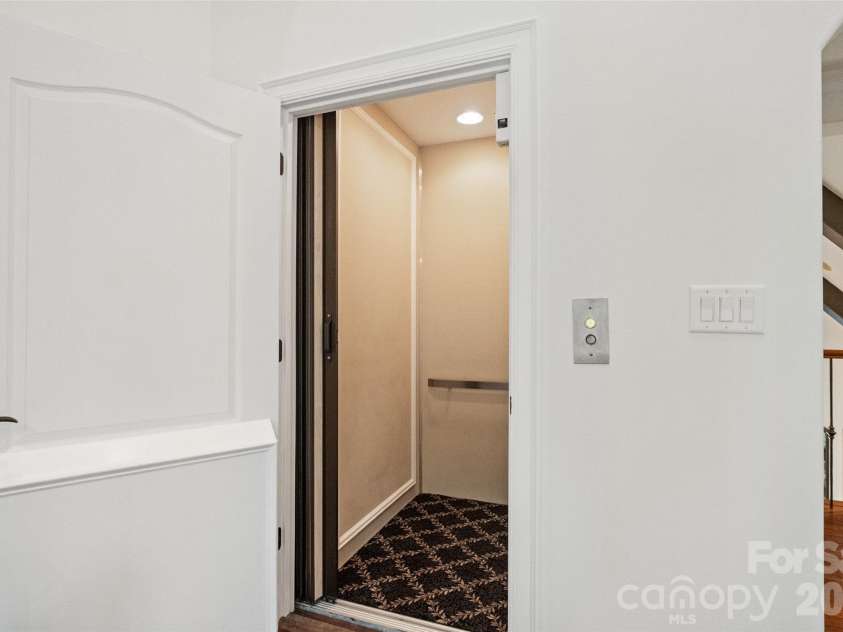 9105 Island Point Road, Charlotte, NC 28278.  MLS# CAR4329226, YatesRealty ID 19009. Elevator