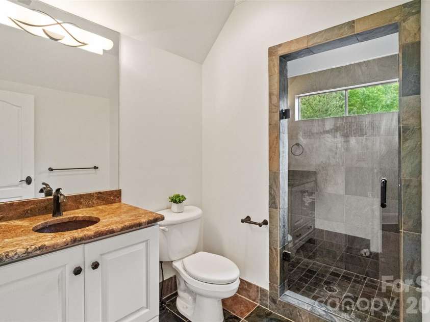 9105 Island Point Road, Charlotte, NC 28278.  MLS# CAR4329226, YatesRealty ID 19009. Full Bath