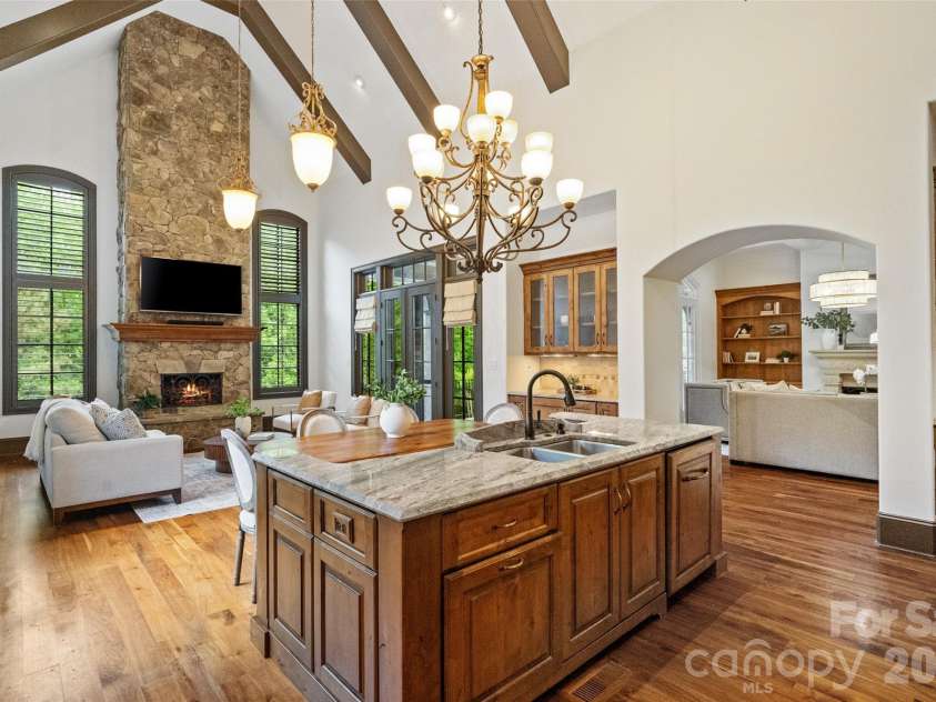 9105 Island Point Road, Charlotte, NC 28278.  MLS# CAR4329226, YatesRealty ID 19009. Great Room