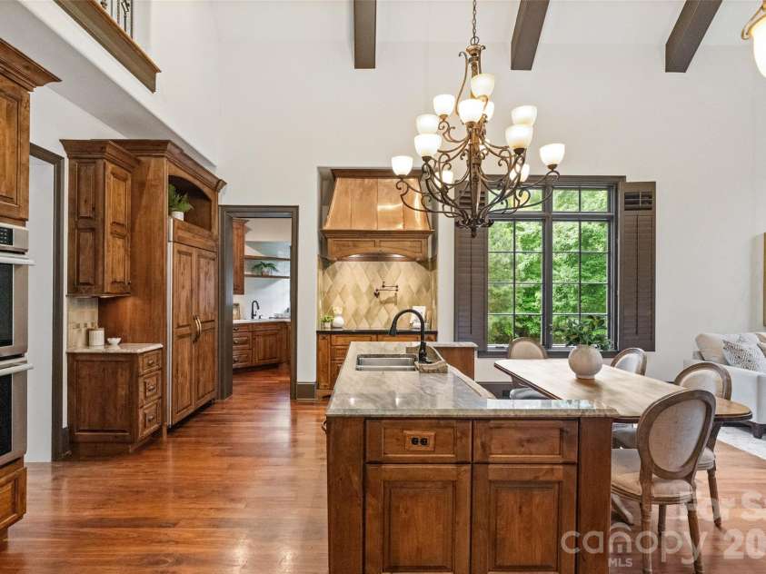 9105 Island Point Road, Charlotte, NC 28278.  MLS# CAR4329226, YatesRealty ID 19009. Kitchen