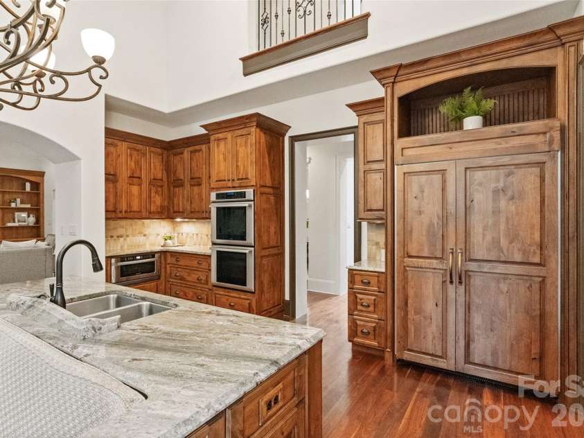 9105 Island Point Road, Charlotte, NC 28278.  MLS# CAR4329226, YatesRealty ID 19009. Kitchen