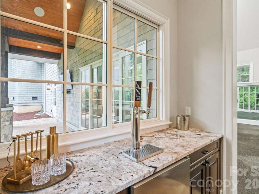 9105 Island Point Road, Charlotte, NC 28278.  MLS# CAR4329226, YatesRealty ID 19009. Kitchenette/Bar (accessible from gym and pool)