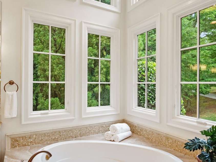 9105 Island Point Road, Charlotte, NC 28278.  MLS# CAR4329226, YatesRealty ID 19009. Primary En Suite Bath