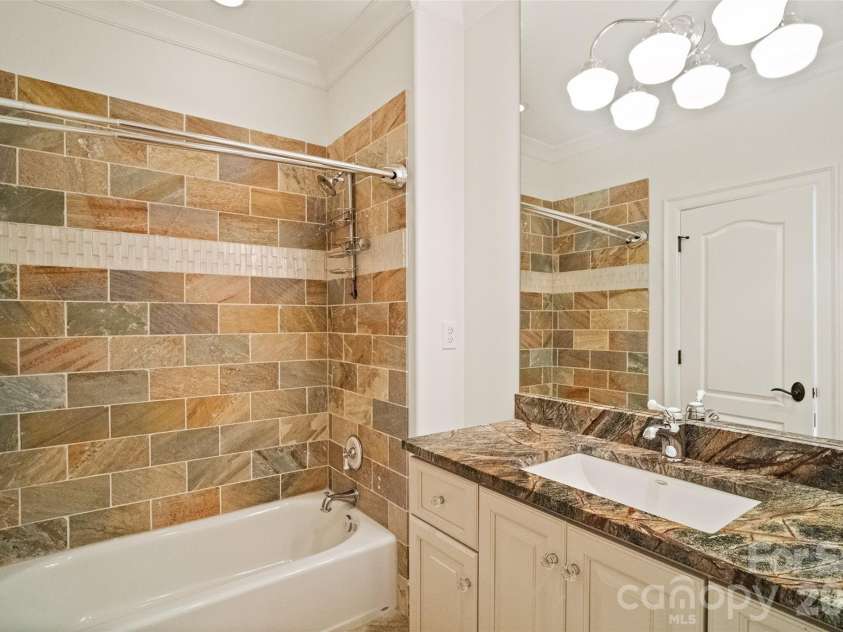 9105 Island Point Road, Charlotte, NC 28278.  MLS# CAR4329226, YatesRealty ID 19009. Third Bedroom En Suite Bath