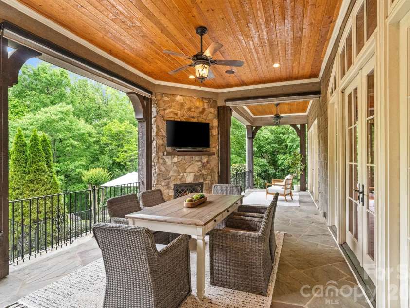 9105 Island Point Road, Charlotte, NC 28278.  MLS# CAR4329226, YatesRealty ID 19009. Veranda