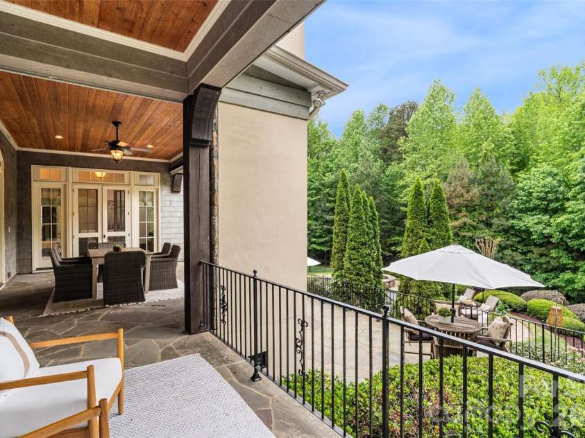 9105 Island Point Road, Charlotte, NC 28278.  MLS# CAR4329226, YatesRealty ID 19009. Veranda