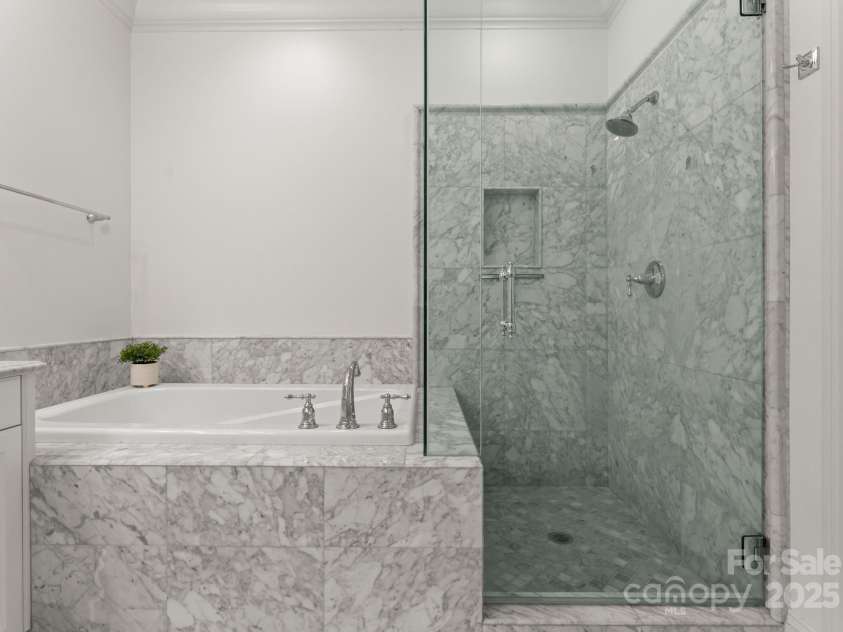 17429 Staysail Court, Cornelius, NC 28031.  MLS# CAR4232849, YatesRealty ID 1901. #2 Primary Bath