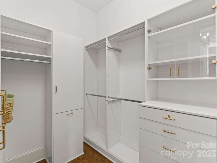 17429 Staysail Court, Cornelius, NC 28031.  MLS# CAR4232849, YatesRealty ID 1901. Primary suite walk in closet