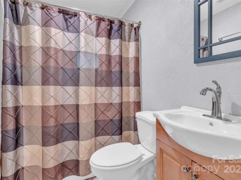 3605 Skyuka Mountain Road, Columbus, NC 28722.  MLS# CAR4289447, YatesRealty ID 1901. Full Bathroom