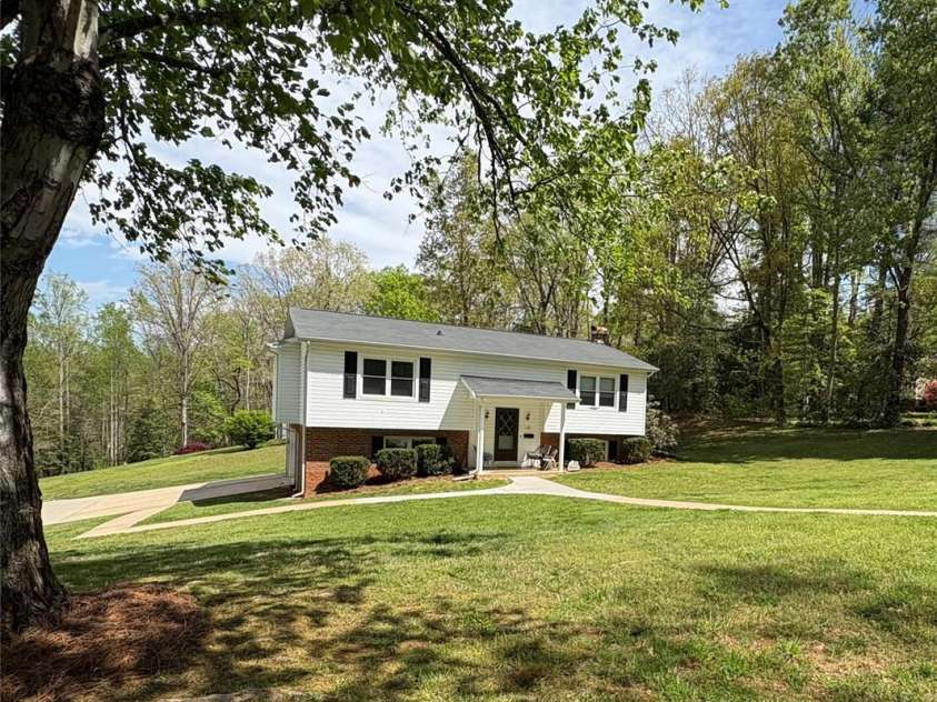 1130 Pinebrook Avenue, Valdese, NC 28690.  MLS# CAR4251674, YatesRealty ID 19010. 