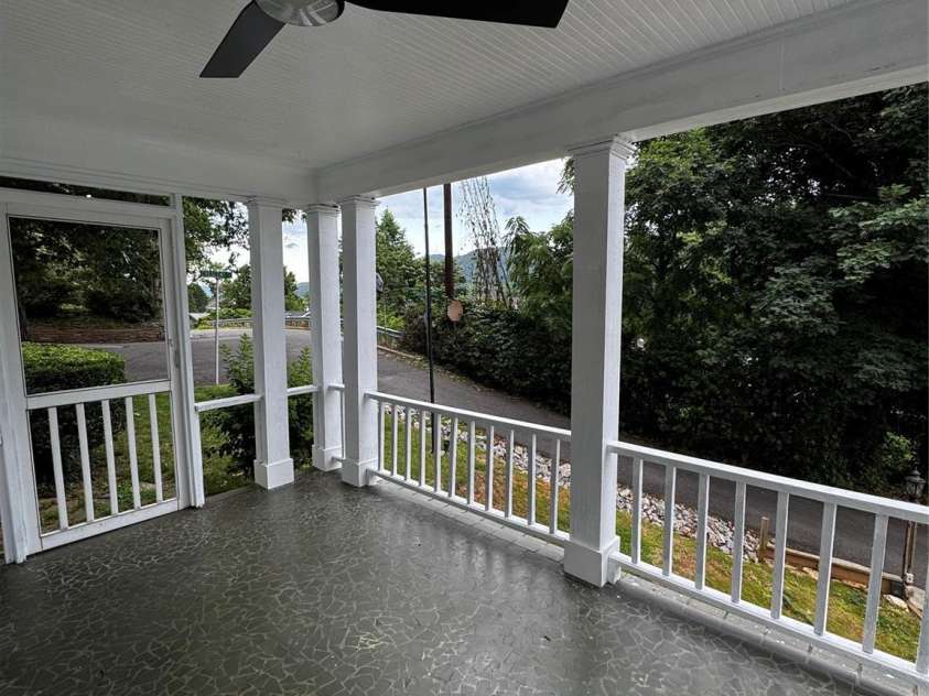 9 Crescent Drive, Marion, NC 28752.  MLS# CAR4370205, YatesRealty ID 19010. 