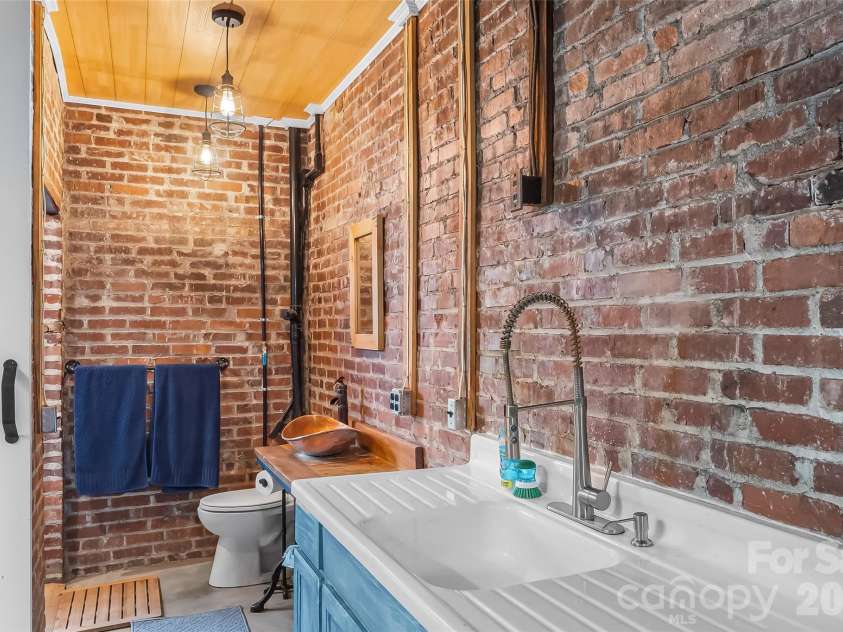 9 Crescent Drive, Marion, NC 28752.  MLS# CAR4370205, YatesRealty ID 19010. *Added Bonus-bath*
