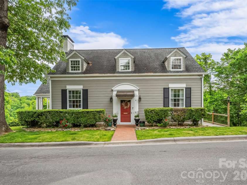 9 Crescent Drive, Marion, NC 28752.  MLS# CAR4370205, YatesRealty ID 19010. Front door view
