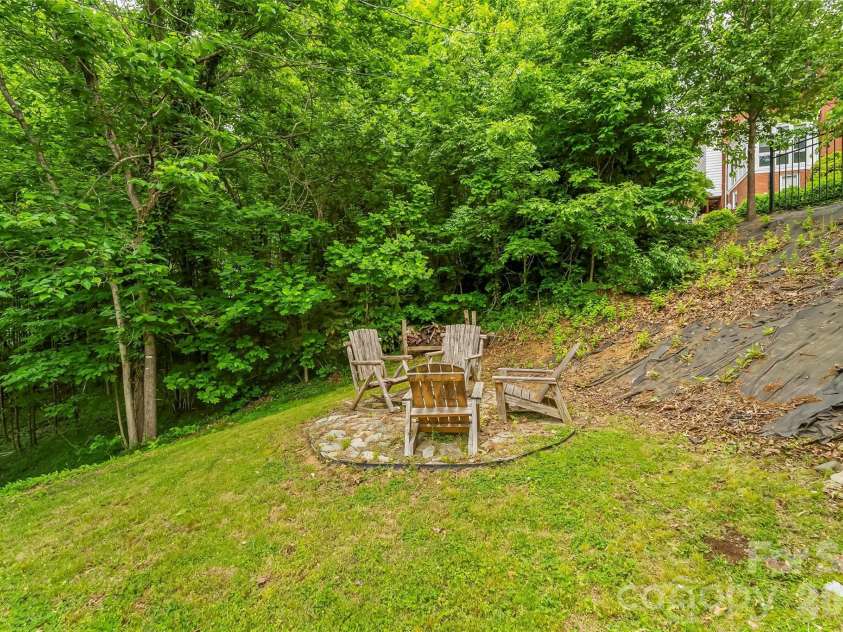 9 Crescent Drive, Marion, NC 28752.  MLS# CAR4370205, YatesRealty ID 19010. Outdoor Fireplace