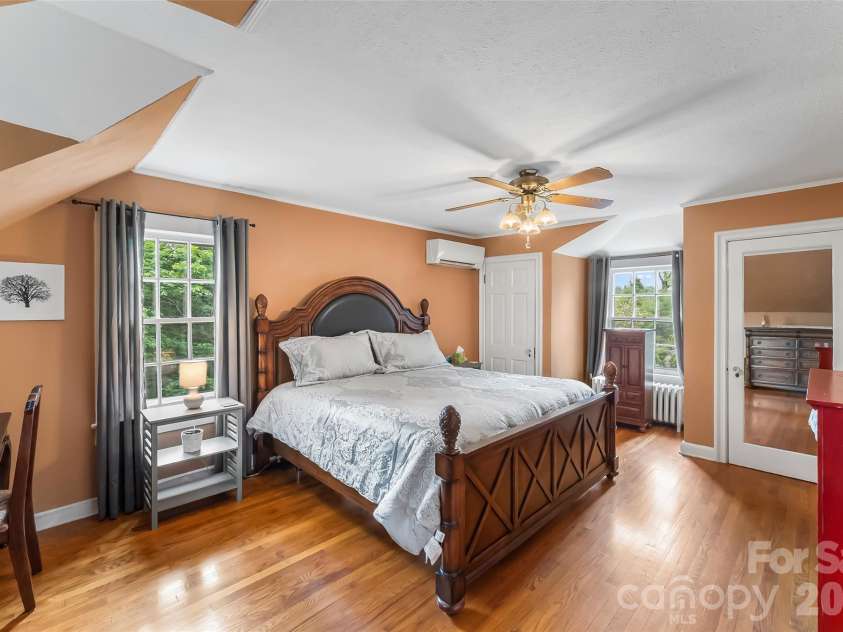 9 Crescent Drive, Marion, NC 28752.  MLS# CAR4370205, YatesRealty ID 19010. Primary Bedroom