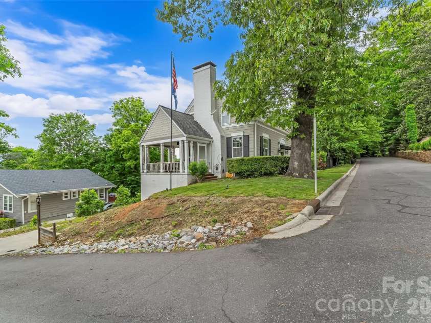9 Crescent Drive, Marion, NC 28752.  MLS# CAR4370205, YatesRealty ID 19010. Street view