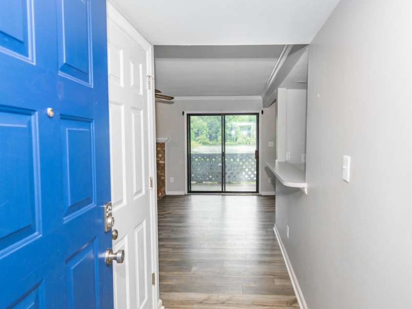 5833 Harris Grove Lane, Charlotte, NC 28212.  MLS# CAR4254761, YatesRealty ID 19011. Front entry hall