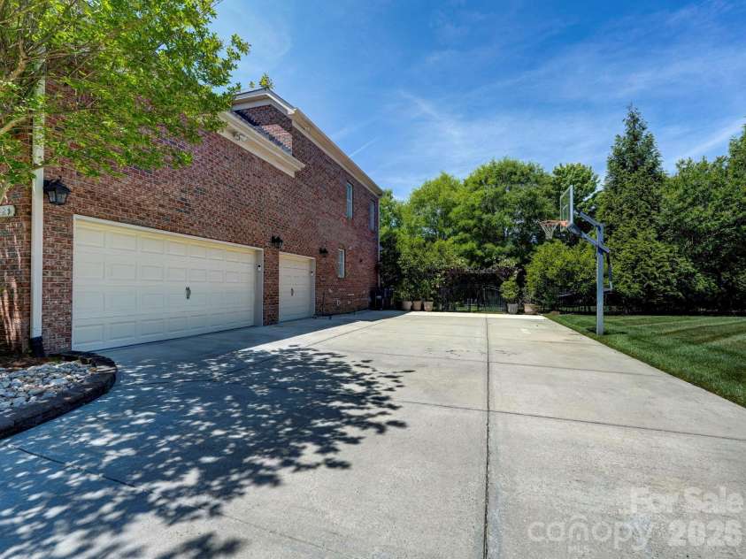 725 Wild Berry Court, Waxhaw, NC 28173.  MLS# CAR4367605, YatesRealty ID 19011. 