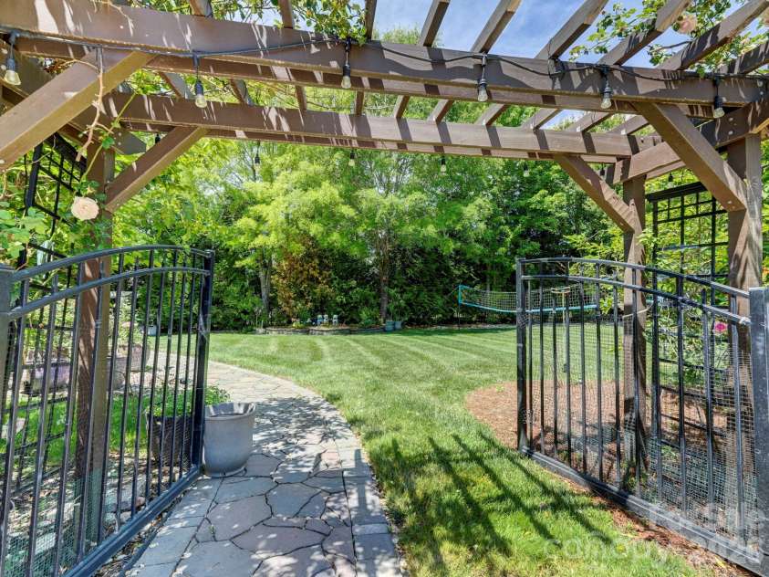 725 Wild Berry Court, Waxhaw, NC 28173.  MLS# CAR4367605, YatesRealty ID 19011. 