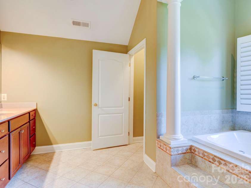 725 Wild Berry Court, Waxhaw, NC 28173.  MLS# CAR4367605, YatesRealty ID 19011. 