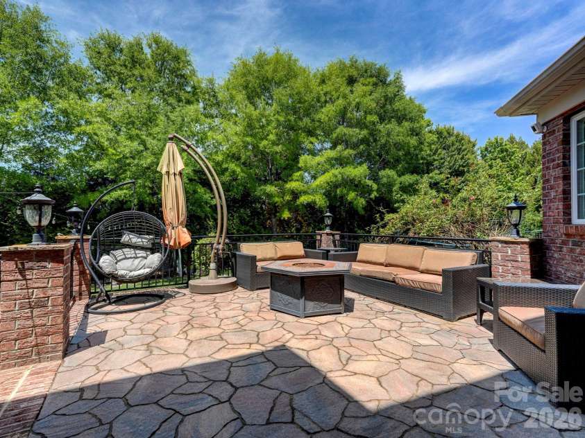 725 Wild Berry Court, Waxhaw, NC 28173.  MLS# CAR4367605, YatesRealty ID 19011. 