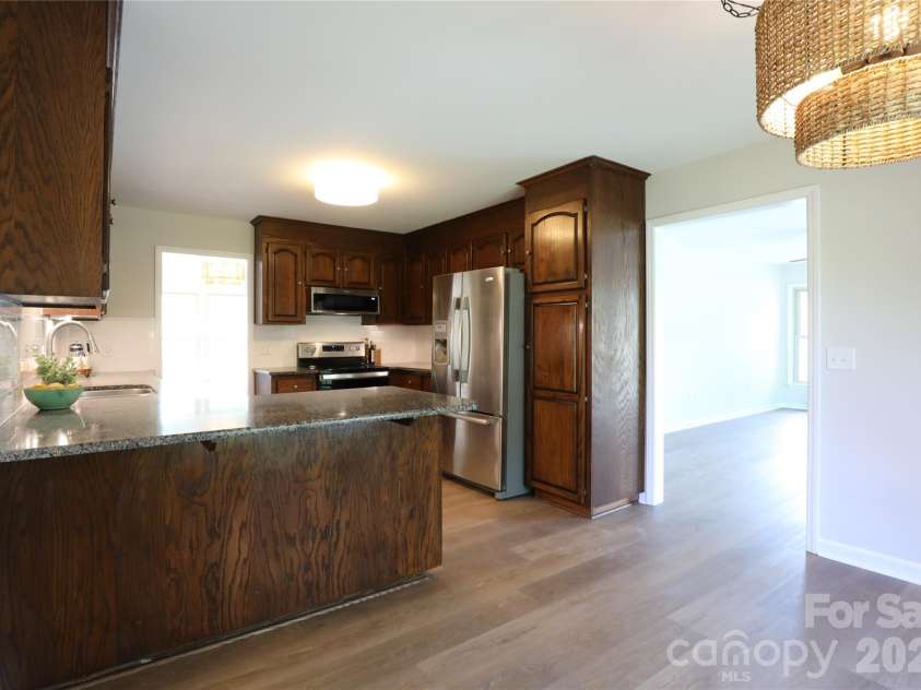 12809 Pine Bluff Road, Midland, NC 28107.  MLS# CAR4374117, YatesRealty ID 19012. Kitchen has stainless appliances, granite counters, solid wood cabinetry and new tile backsplash