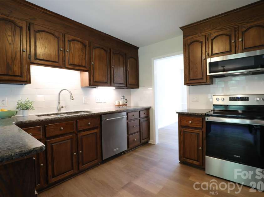 12809 Pine Bluff Road, Midland, NC 28107.  MLS# CAR4374117, YatesRealty ID 19012. Undermount lighting, updated stainless appliances,