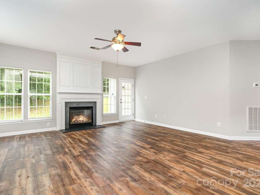 6922 Cascade Dream Court, Huntersville, NC 28078.  MLS# CAR4263883, YatesRealty ID 19012. 