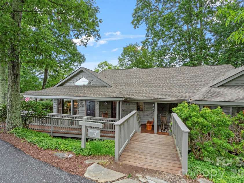 135 Club House Drive, Burnsville, NC 28714.  MLS# CAR4366066, YatesRealty ID 19014. 