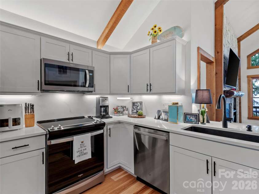 135 Club House Drive, Burnsville, NC 28714.  MLS# CAR4366066, YatesRealty ID 19014. 