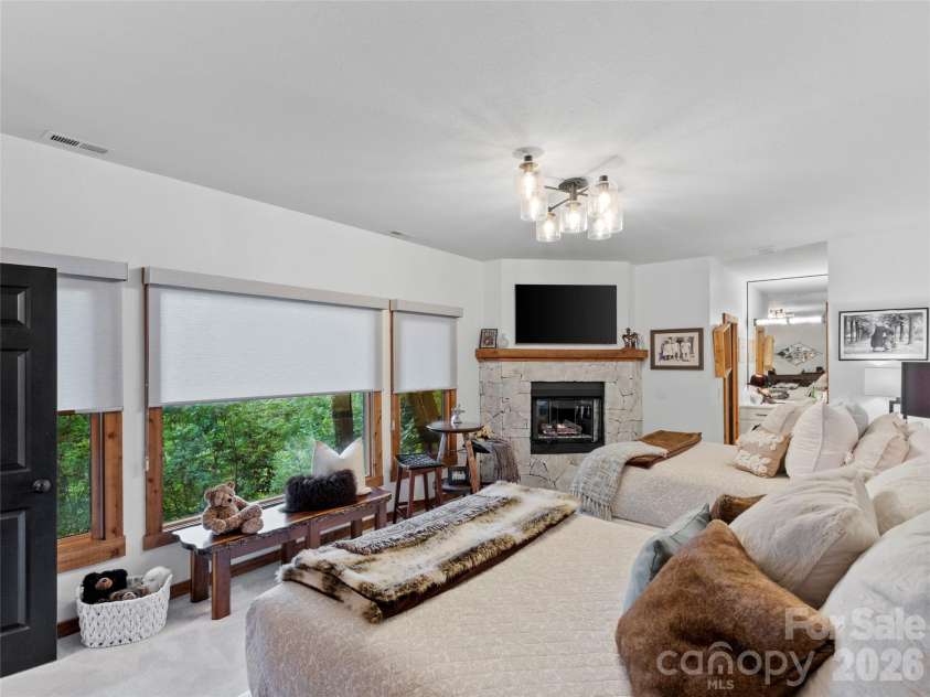 135 Club House Drive, Burnsville, NC 28714.  MLS# CAR4366066, YatesRealty ID 19014. 