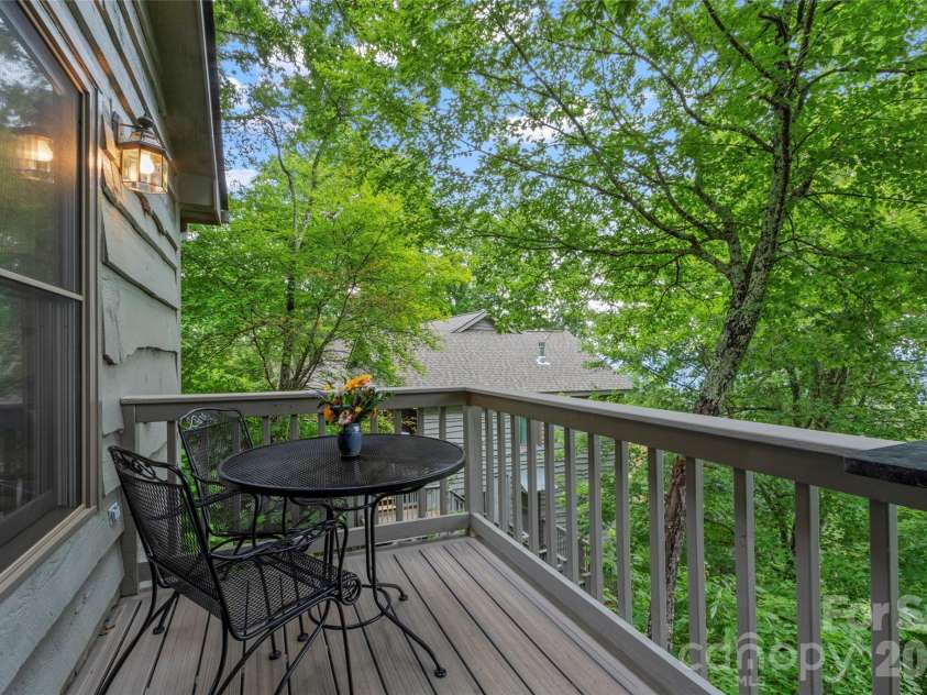 135 Club House Drive, Burnsville, NC 28714.  MLS# CAR4366066, YatesRealty ID 19014. 