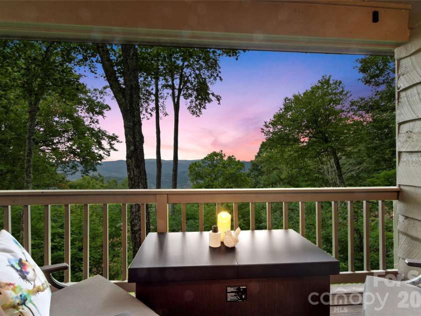 135 Club House Drive, Burnsville, NC 28714.  MLS# CAR4366066, YatesRealty ID 19014. 