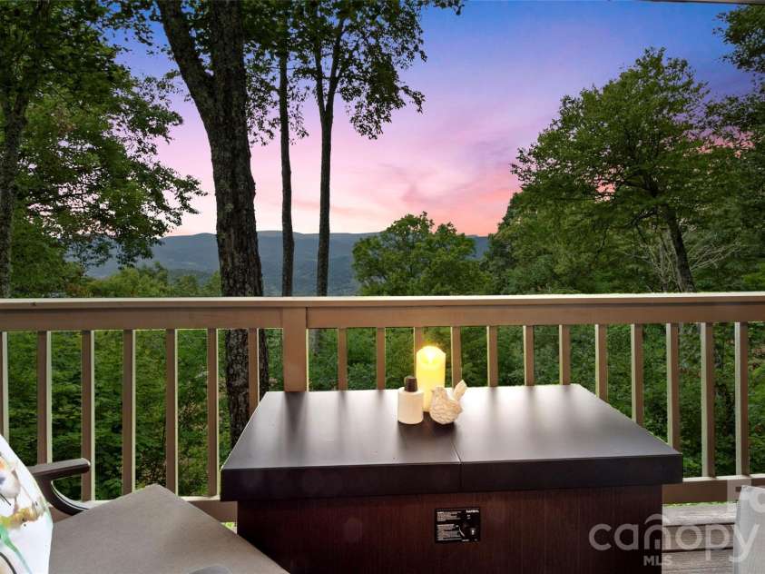 135 Club House Drive, Burnsville, NC 28714.  MLS# CAR4366066, YatesRealty ID 19014. 