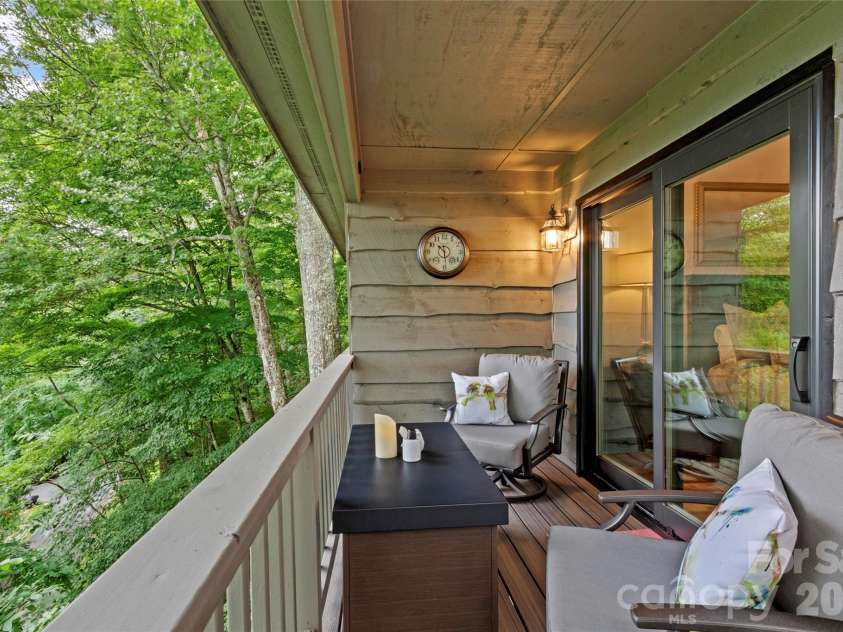 135 Club House Drive, Burnsville, NC 28714.  MLS# CAR4366066, YatesRealty ID 19014. 