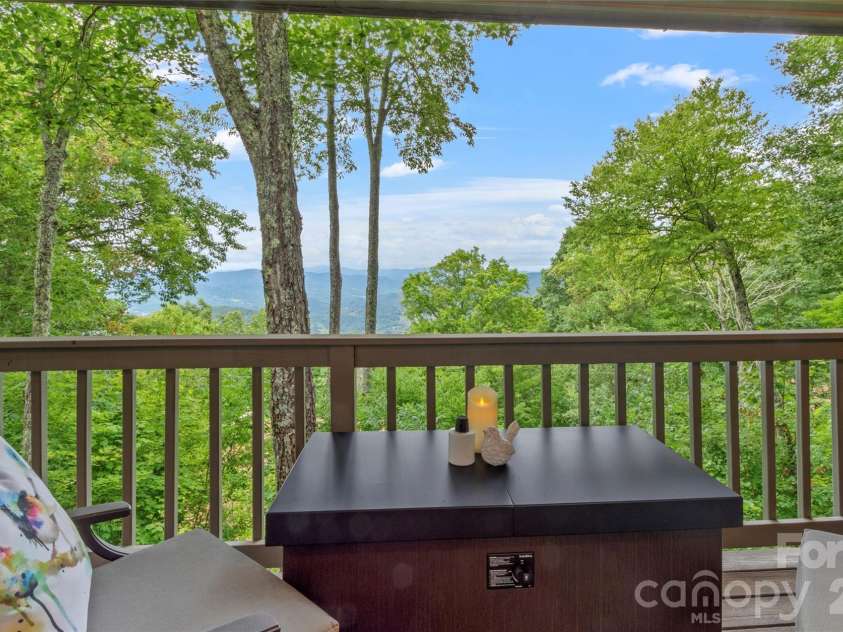 135 Club House Drive, Burnsville, NC 28714.  MLS# CAR4366066, YatesRealty ID 19014. 